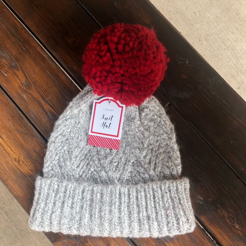 🔸3/$20🔸 

Fuzzy knitted beanie